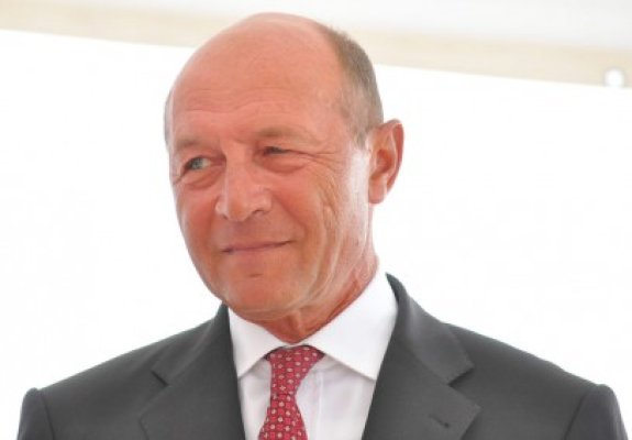 Băsescu: Cerem Rusiei încetarea manevrelor militare la adresa Ucrainei